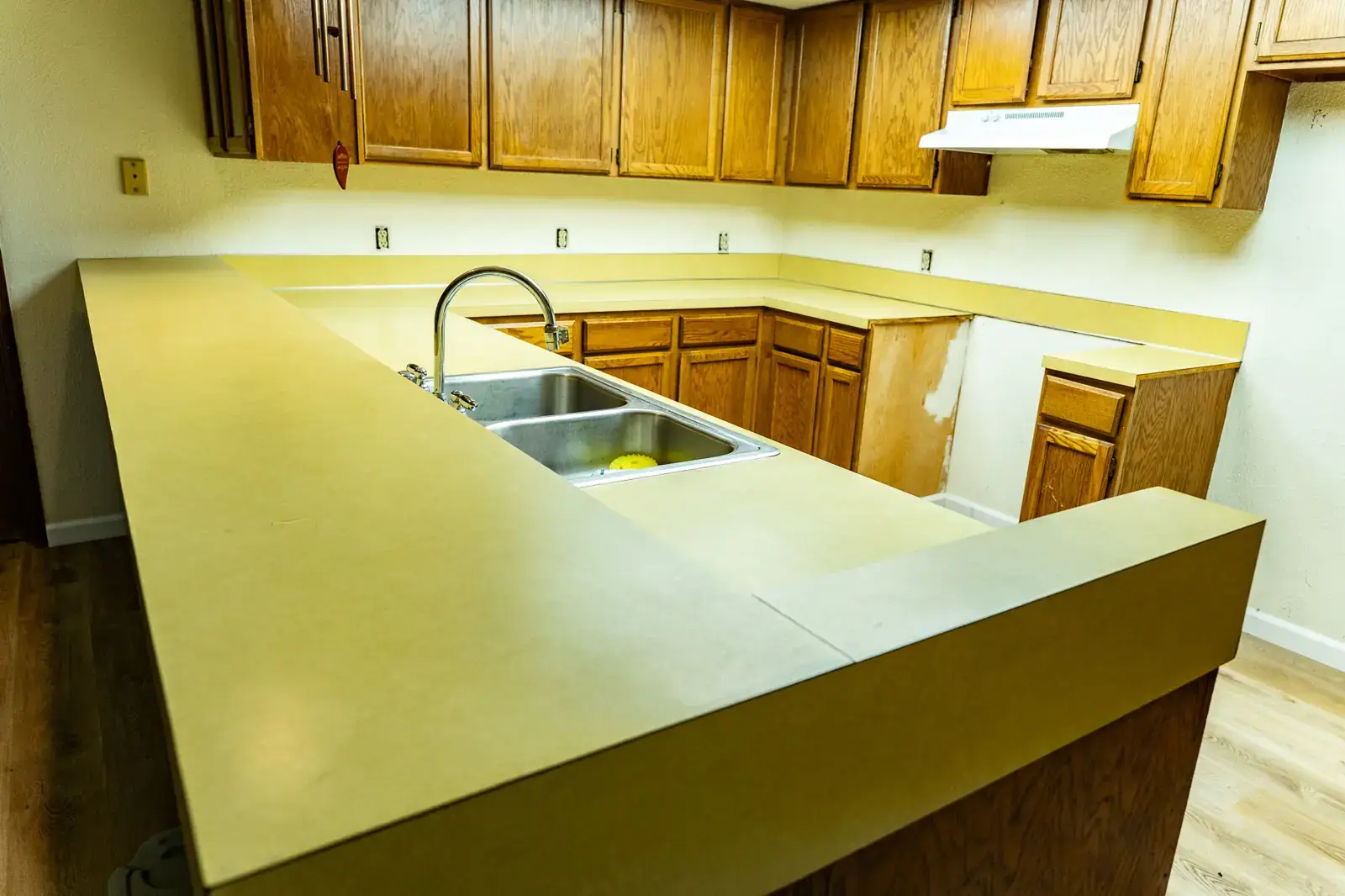 Grit Co countertop resurfacing — before